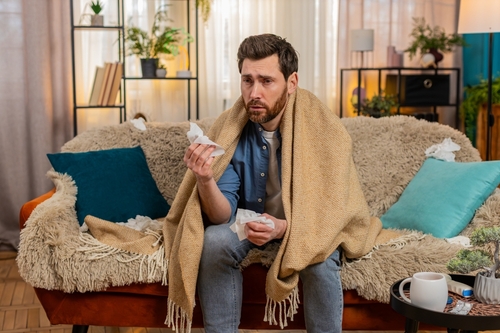 Raffreddore: Come Riconoscere i Sintomi e Gestirlo con i Prodotti Giusti