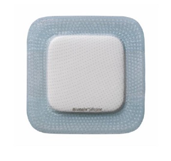 MEDICAZIONE BIATAIN IN SCHIUMA DI POLIURETANO CON BORDO ADESIVO IN SILICONE PER SACRO 25X25 CM 5 PEZZI - Farmastop